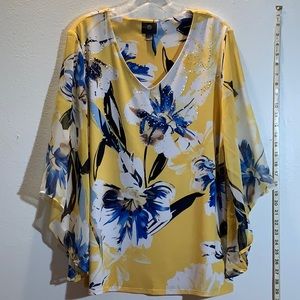 JM Collection. 1X. Yellow floral blouse.